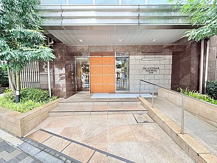 外と内をつなぐエントランスは、まさに顔となる場所。