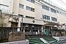 周辺：新宿区立戸山小学校