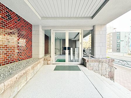 外と内をつなぐエントランスは、まさに顔となる場所。