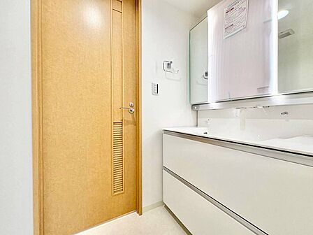 何かと物が増える場所だからこそ、スッキリと見映えの良い空間に。