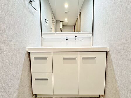 何かと物が増える場所だからこそ、スッキリと見映えの良い空間に。