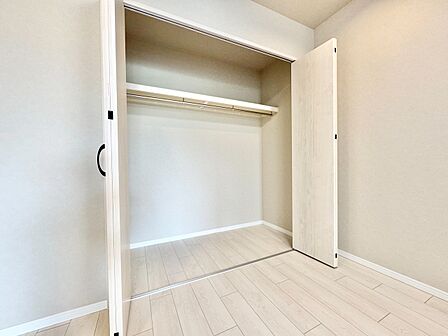 居室にはクローゼットがあり、荷物もスッキリ収納して快適にお過ごしいただけます。