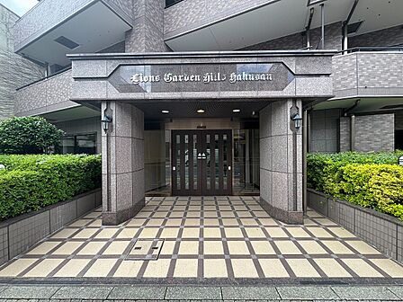 外と内をつなぐエントランスは、まさに顔となる場所。
