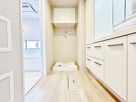 清潔感と心地よさを重視した、上質感漂うパウダールーム。