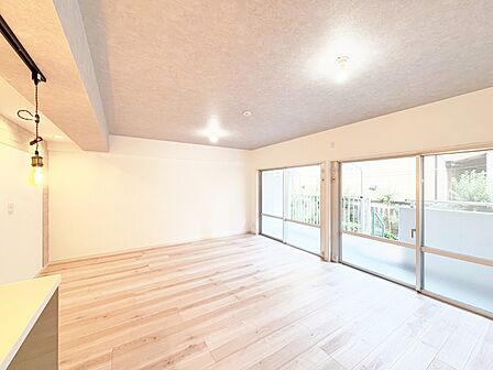 居心地の良い空気感は、暮らしのステージを彩り、心からのやすらぎと満足感を与えてくれます。