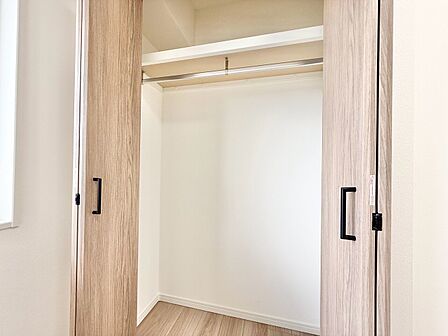 居室にはクローゼットがあり、荷物もスッキリ収納して快適にお過ごしいただけます。