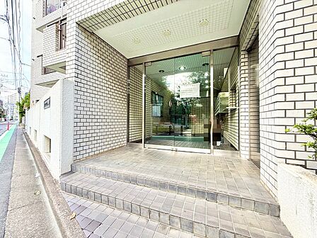 外と内をつなぐエントランスは、まさに顔となる場所。