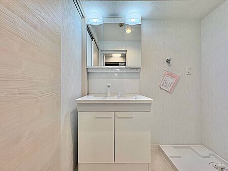 何かと物が増える場所だからこそ、スッキリと見映えの良い空間に。