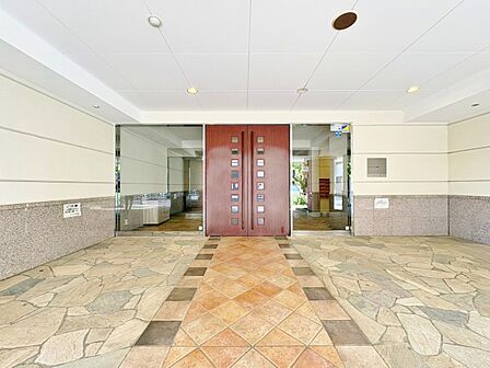 外と内をつなぐエントランスは、まさに顔となる場所。