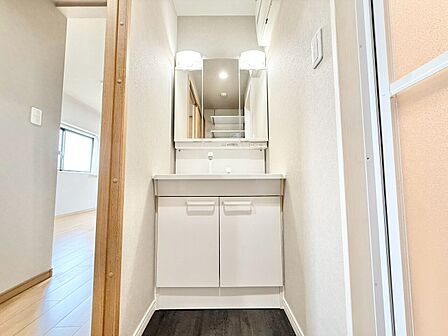 何かと物が増える場所だからこそ、スッキリと見映えの良い空間に。