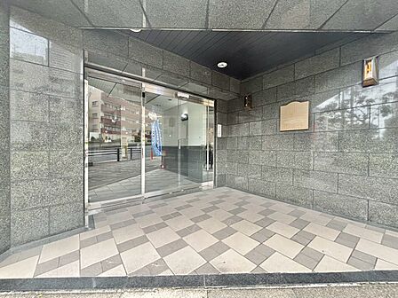 外と内をつなぐエントランスは、まさに顔となる場所。