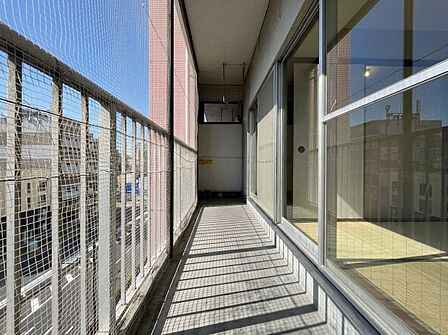 暮らしの中で、光と風を演出してくれるバルコニー。