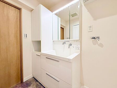 何かと物が増える場所だからこそ、スッキリと見映えの良い空間に。