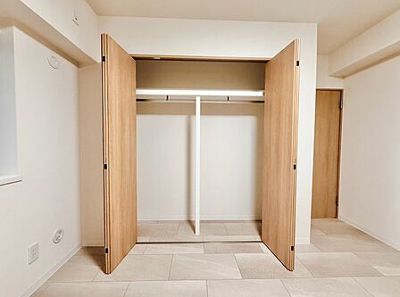 居室にはクローゼットがあり、荷物もスッキリ収納して快適にお過ごしいただけます。