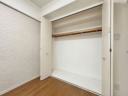 居室にはクローゼットがあり、荷物もスッキリ収納して快適にお過ごしいただけます。