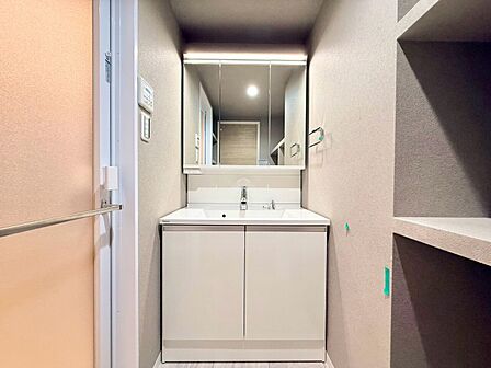 何かと物が増える場所だからこそ、スッキリと見映えの良い空間に。
