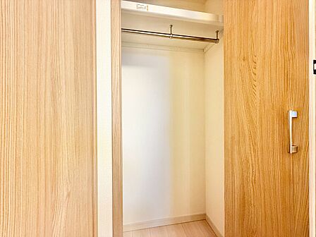 居室にはクローゼットがあり、荷物もスッキリ収納して快適にお過ごしいただけます。