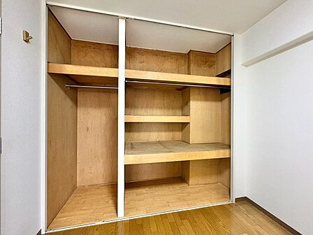 居室にはクローゼットがあり、荷物もスッキリ収納して快適にお過ごしいただけます。
