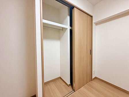 居室にはクローゼットがあり、荷物もスッキリ収納して快適にお過ごしいただけます。