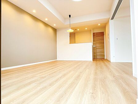 忙しく過ぎゆく日常を置き去るほど、ゆったりした時間が流れるリビング。