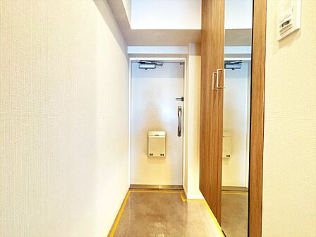 シューズボックスを完備した玄関です。