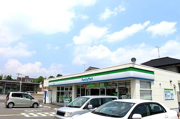 画像25:ファミリーマート西八代町店まで500ｍ