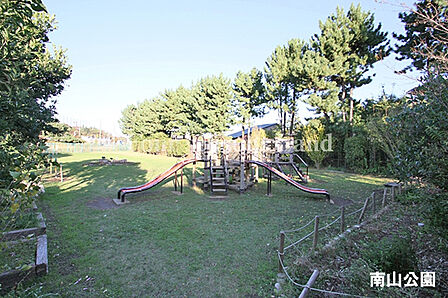 南山公園まで約363m