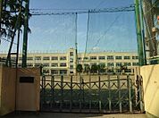 品川区立大崎中学校（499m）