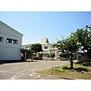 小学校「市立西浜小学校まで1300ｍ」