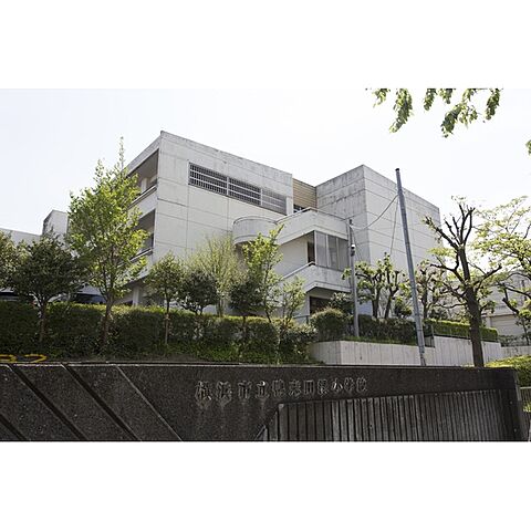小学校「市立鴨志田緑小学校まで10ｍ」