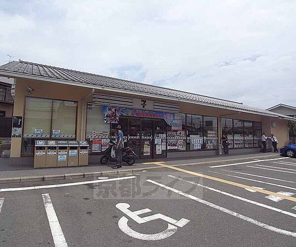 画像27:セブンイレブン京都福王子店まで755m 福王子交差点東、観光道路沿いにございます。駐車場完備
