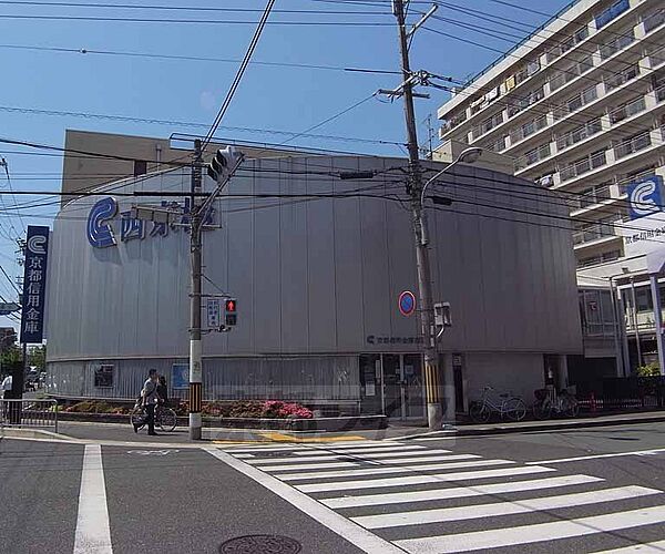 画像15:京都信用金庫 西京極支店まで362m 葛野花屋町の交差点の南西角にございます。阪急西京極の駅も直ぐ近くです。