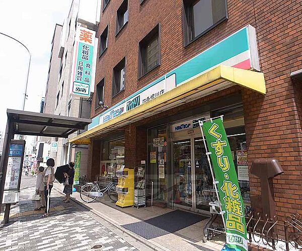 画像30:ドラッグひかり四条堀川店まで54m 四条堀川バス停前です