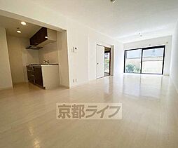 JR山陰本線 嵯峨嵐山駅 徒歩3分の賃貸マンション 1階2LDKのリビング/ダイニング