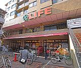 ライフ 西陣店まで123m 店内は広々としお買い物がしていただきやすいですよ。