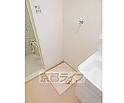 洗濯機が置けます。