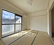 落ち着いた雰囲気の6帖和室です。