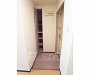 広い玄関。シューズボックスも備え付け。
