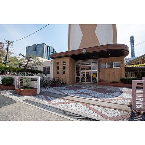 小学校「老松小学校まで800ｍ」