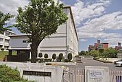 中学校「春日井市立岩成台中学校まで133ｍ」団地隣接