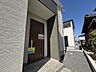 玄関：防犯性の高い玄関扉♪