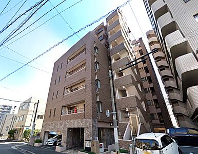 外観：敷地内駐車場有り！お客様のご希望の日時にご案内させていただきます(^^)/