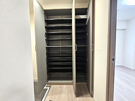 大型のシューズBOX。