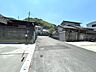 外観：前面道路広く、車の出し入れ楽々！