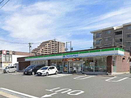 ファミリーマート小倉朝日ヶ丘店：178ｍ、徒歩3分！