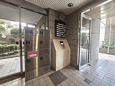 宅配ボックス。オートロックあり。