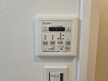 浴室乾燥機付きで、雨の日も気にせずにお洗濯ができます。