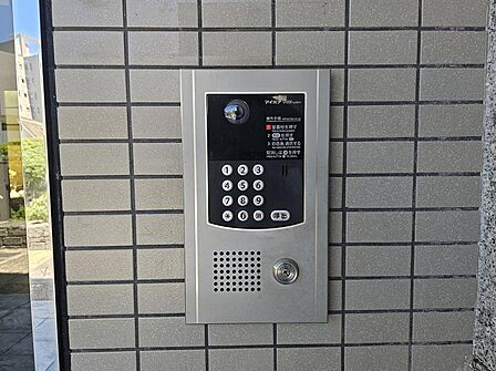 防犯の気になる方におすすめのオートロック付。