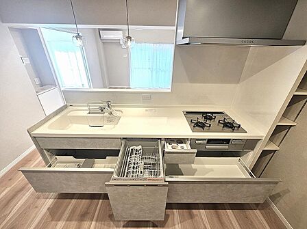 人気の食器洗い乾燥機付システムキッチン。