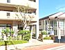 外観：マンションエントランス前にバス停があり便利！